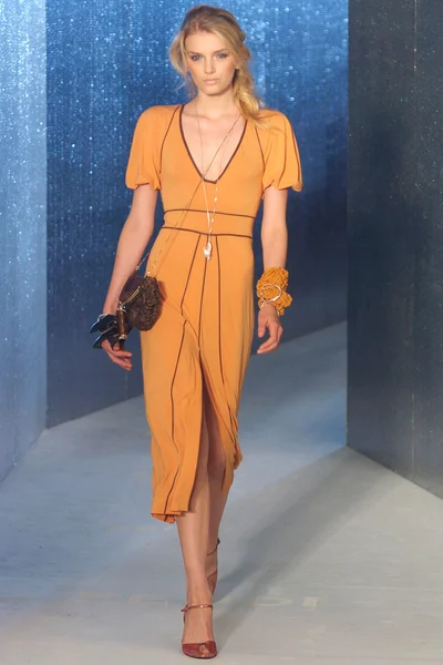 Look 18